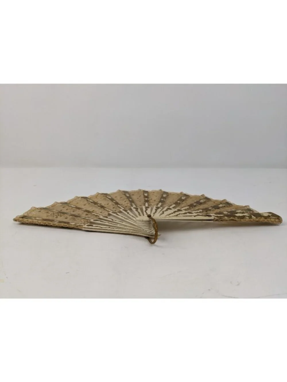 Antique Brussels Lace Hand Fan Sandlewood Ribs Gilding Intact c. 1910